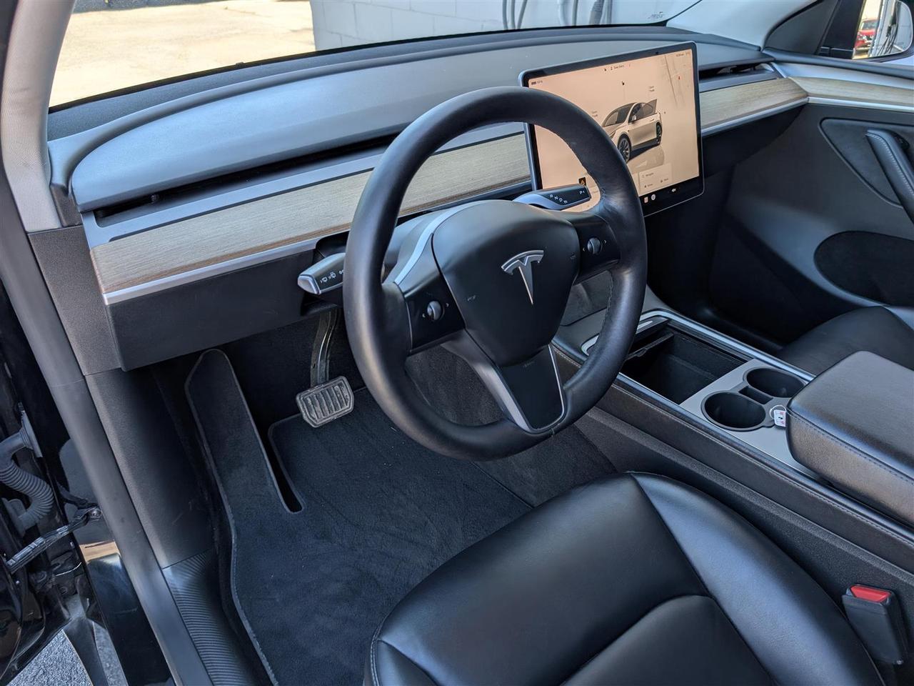 2023 Tesla Model Y LONG RANGE AWD - DUAL MOTOR Photo