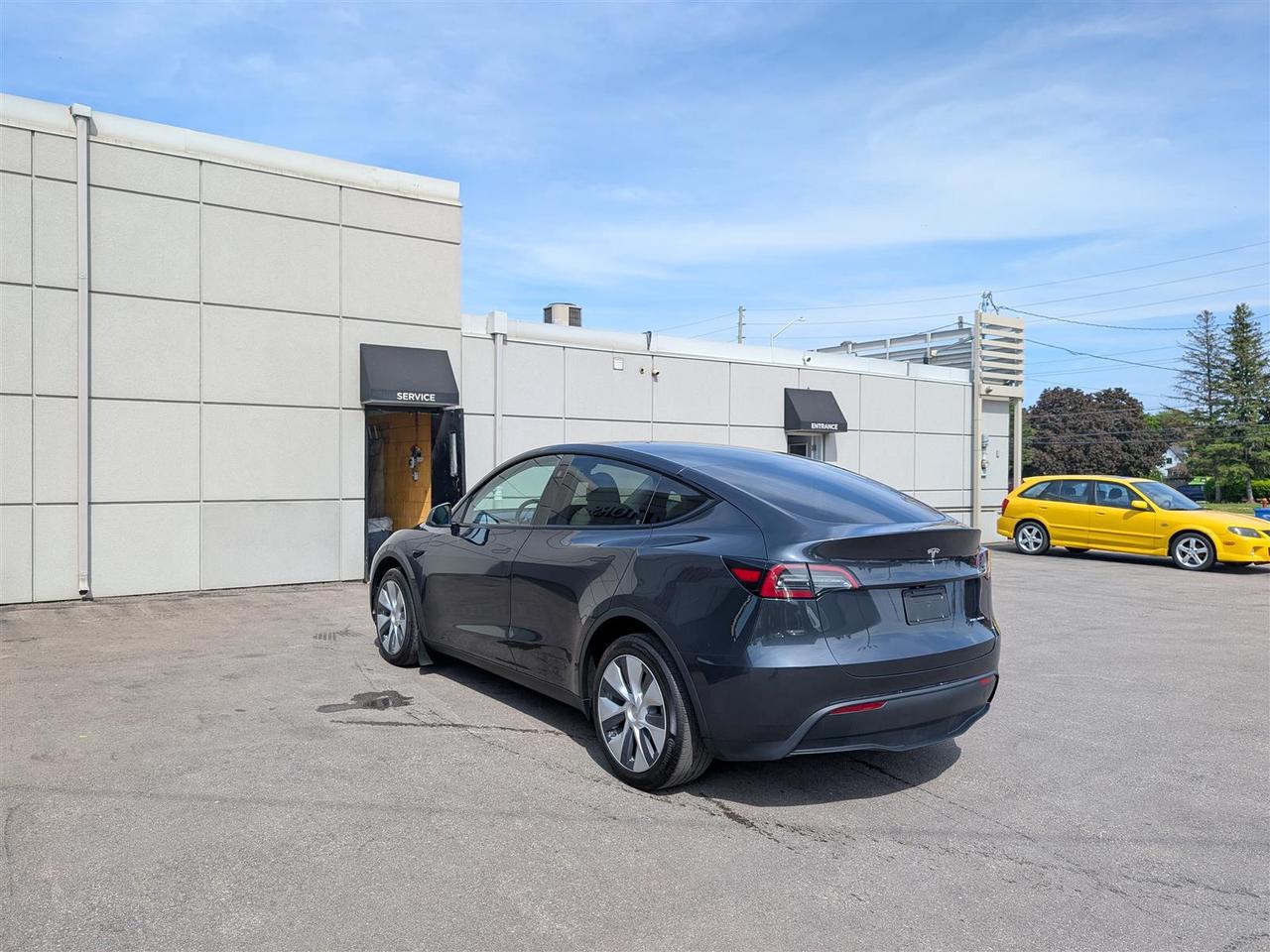 2024 Tesla Model Y LONG RANGE AWD - WHITE INTERIOR - DUAL MOTOR Photo