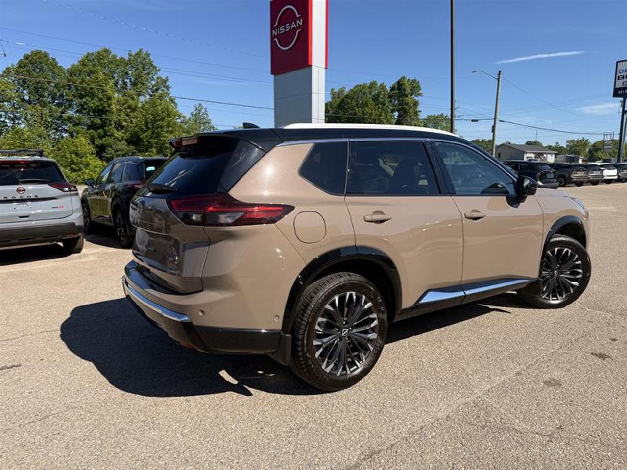 2024 Nissan Rogue AWD Platinum Photo