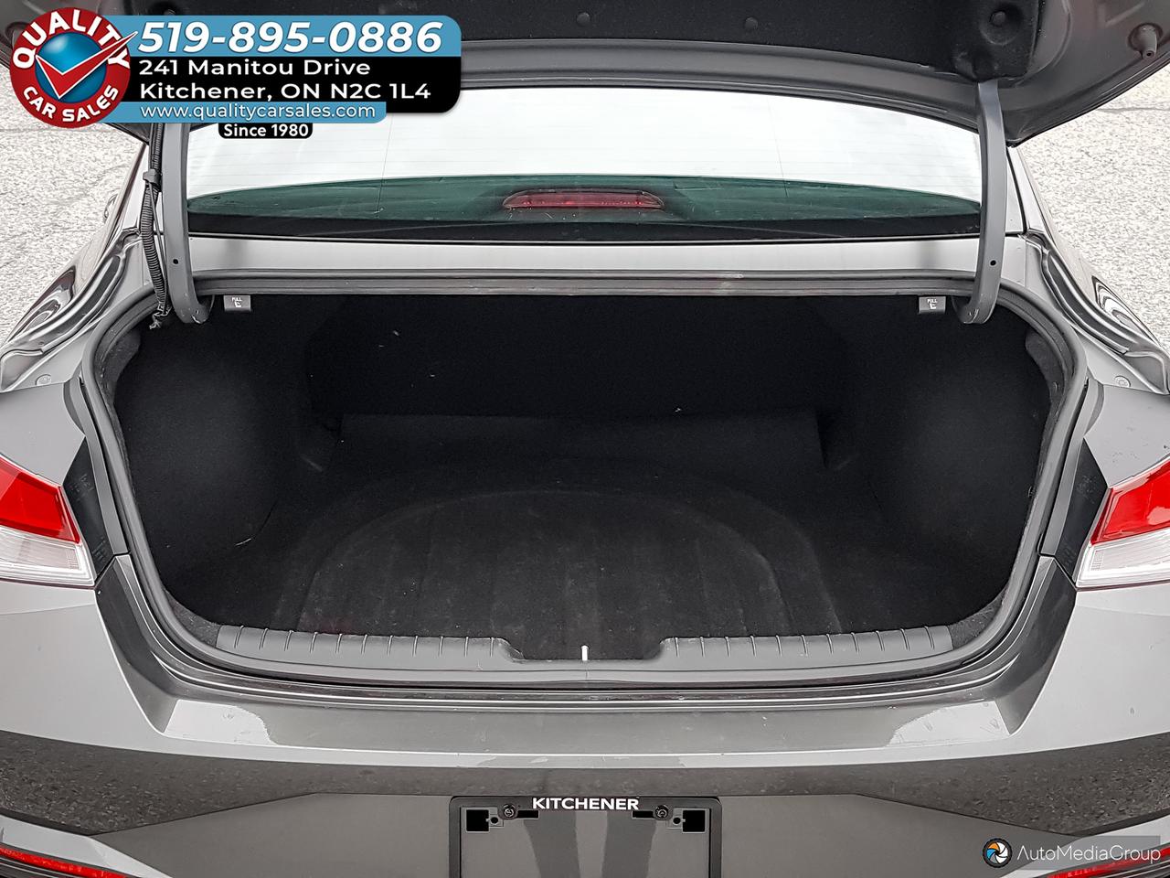 2023 Hyundai Elantra Preferred *HEATED SEATS* Photo