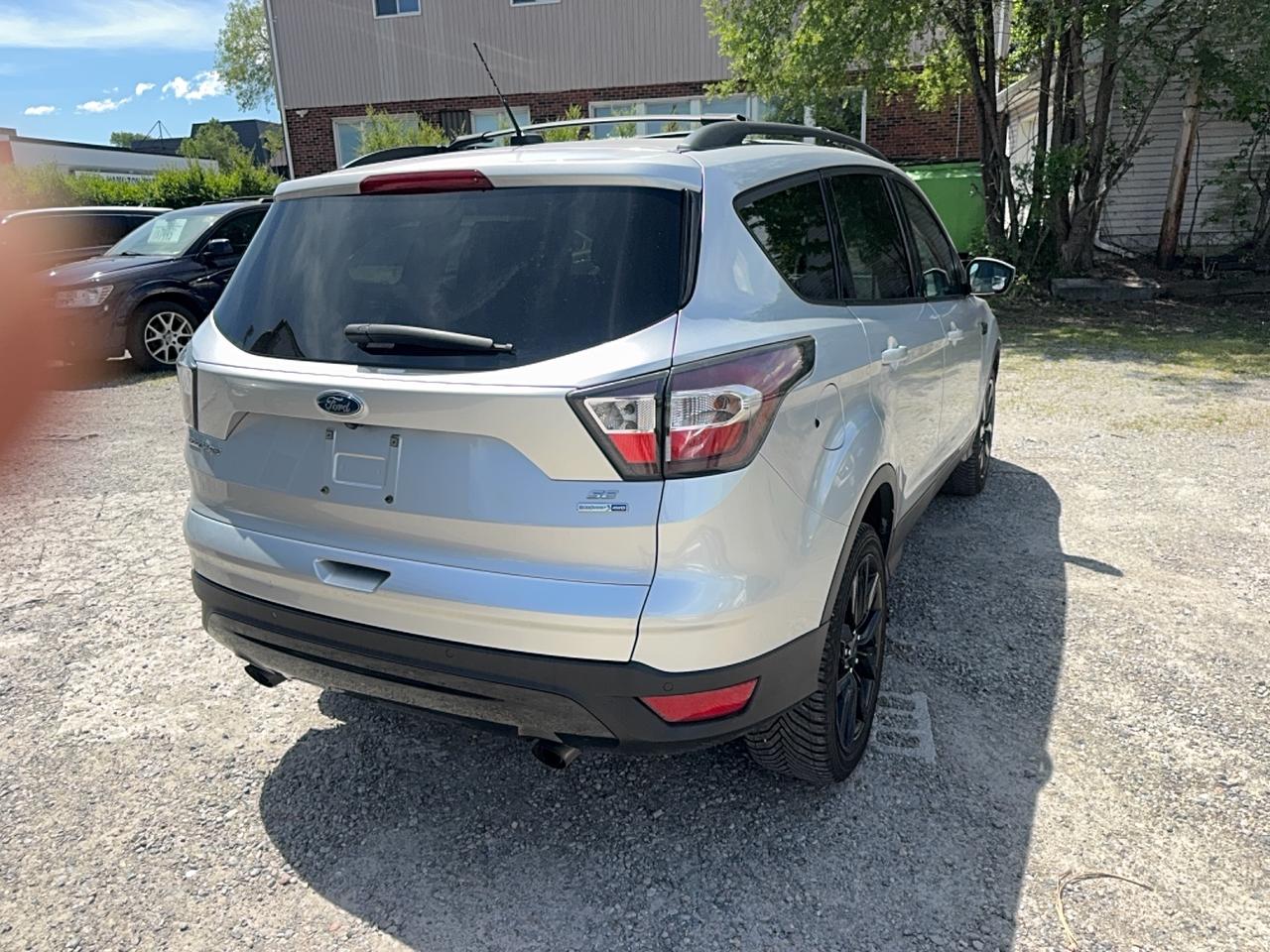 2017 Ford Escape SE Photo2