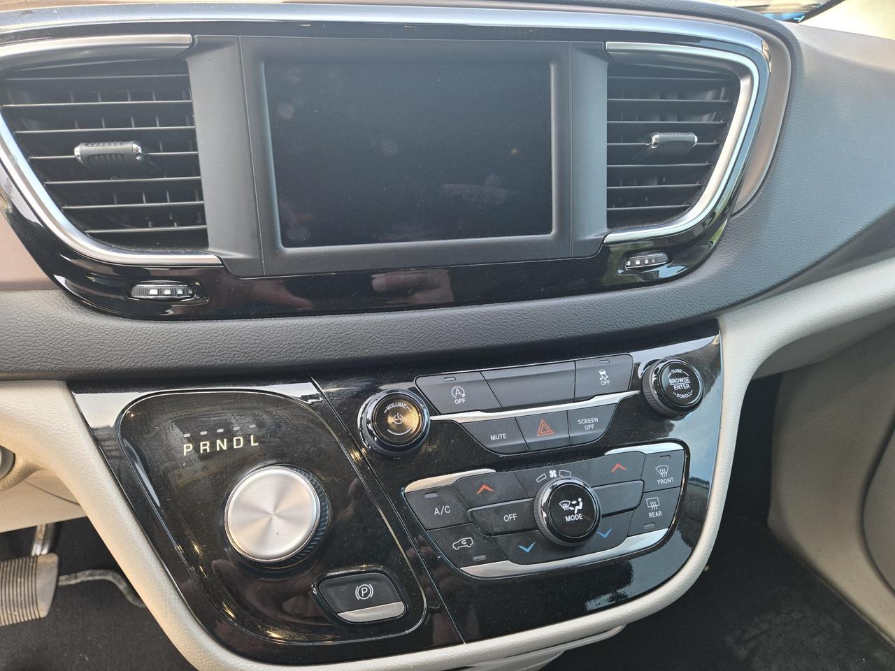 2024 Chrysler Grand Caravan SXT Photo