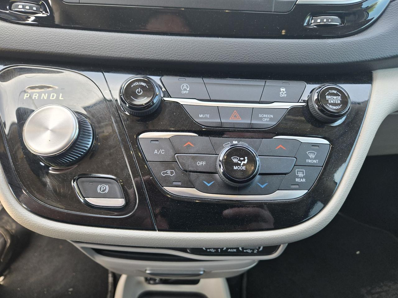 2024 Chrysler Grand Caravan SXT Photo