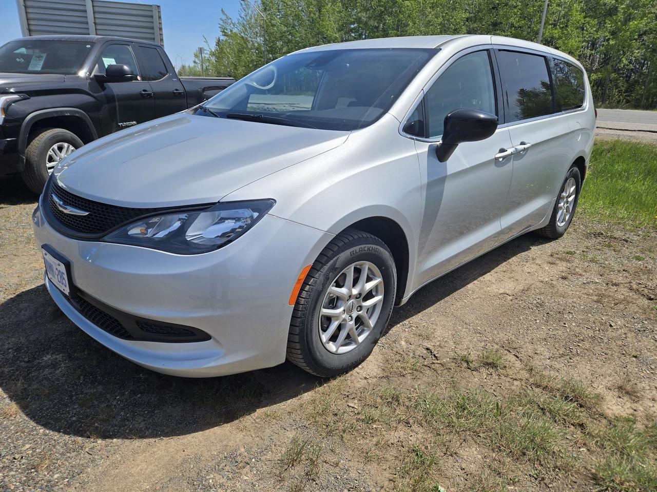 2024 Chrysler Grand Caravan SXT - Photo #1