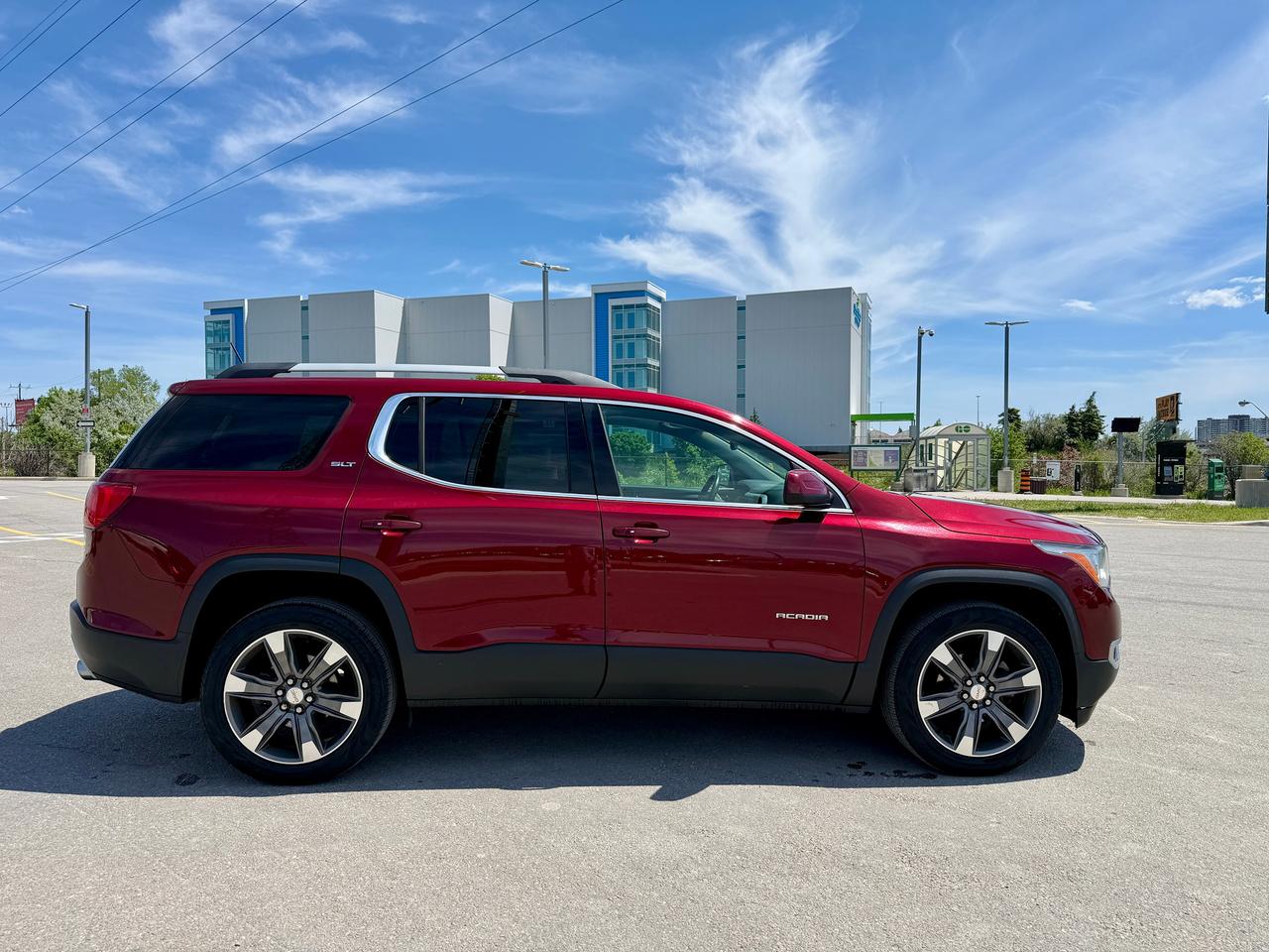 2017 GMC Acadia SLT2*6 Seater*LOADED*CLEAN CARFAX* Photo2