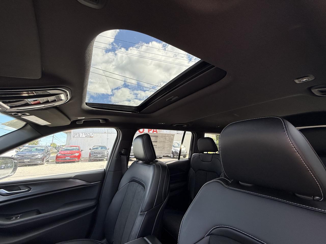 2025 Jeep Grand Cherokee L ALTITUDE 4X4 Photo