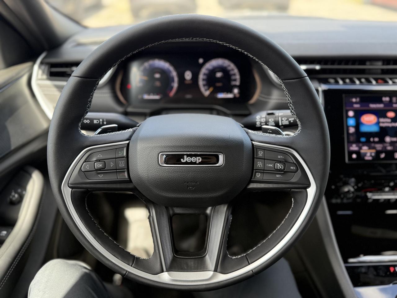 2025 Jeep Grand Cherokee L ALTITUDE 4X4 Photo