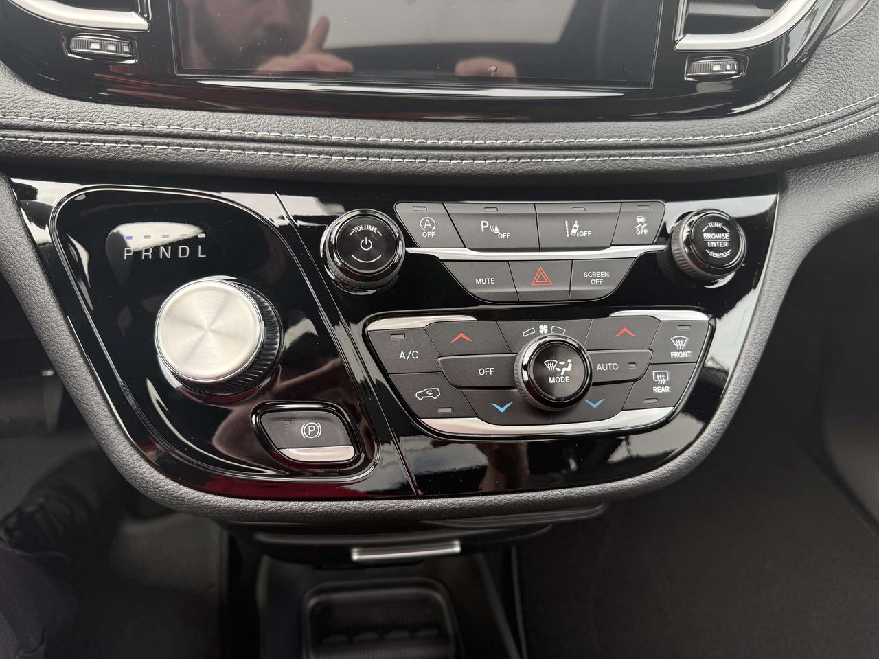 2026 Chrysler Pacifica 100th Anniversary AWD Photo