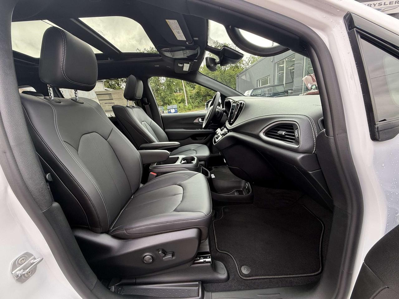 2026 Chrysler Pacifica 100th Anniversary AWD Photo