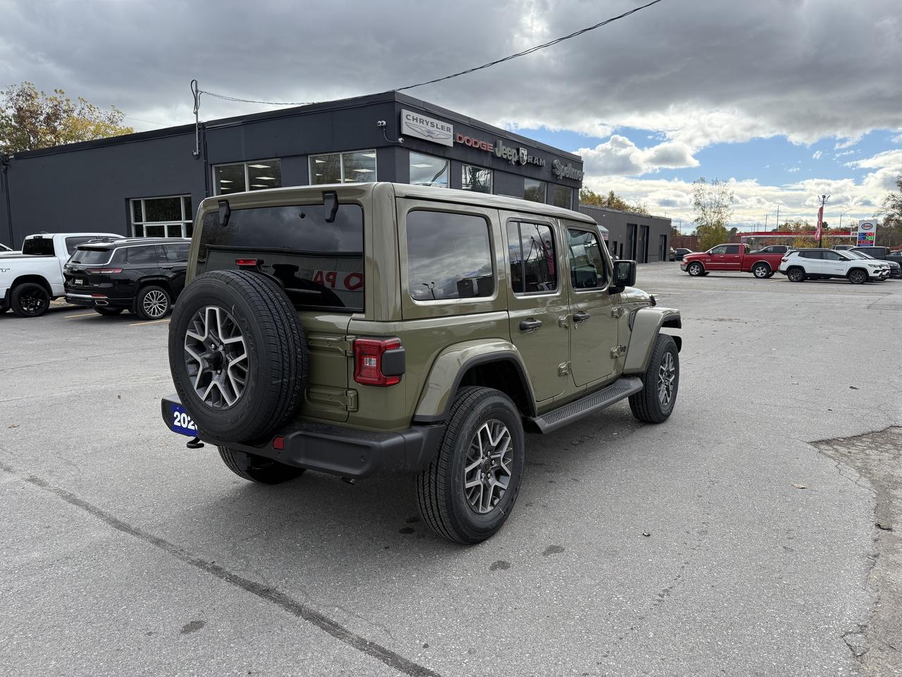 2026 Jeep Wrangler Sahara 4X4 4 Door - Sky Top! Photo4