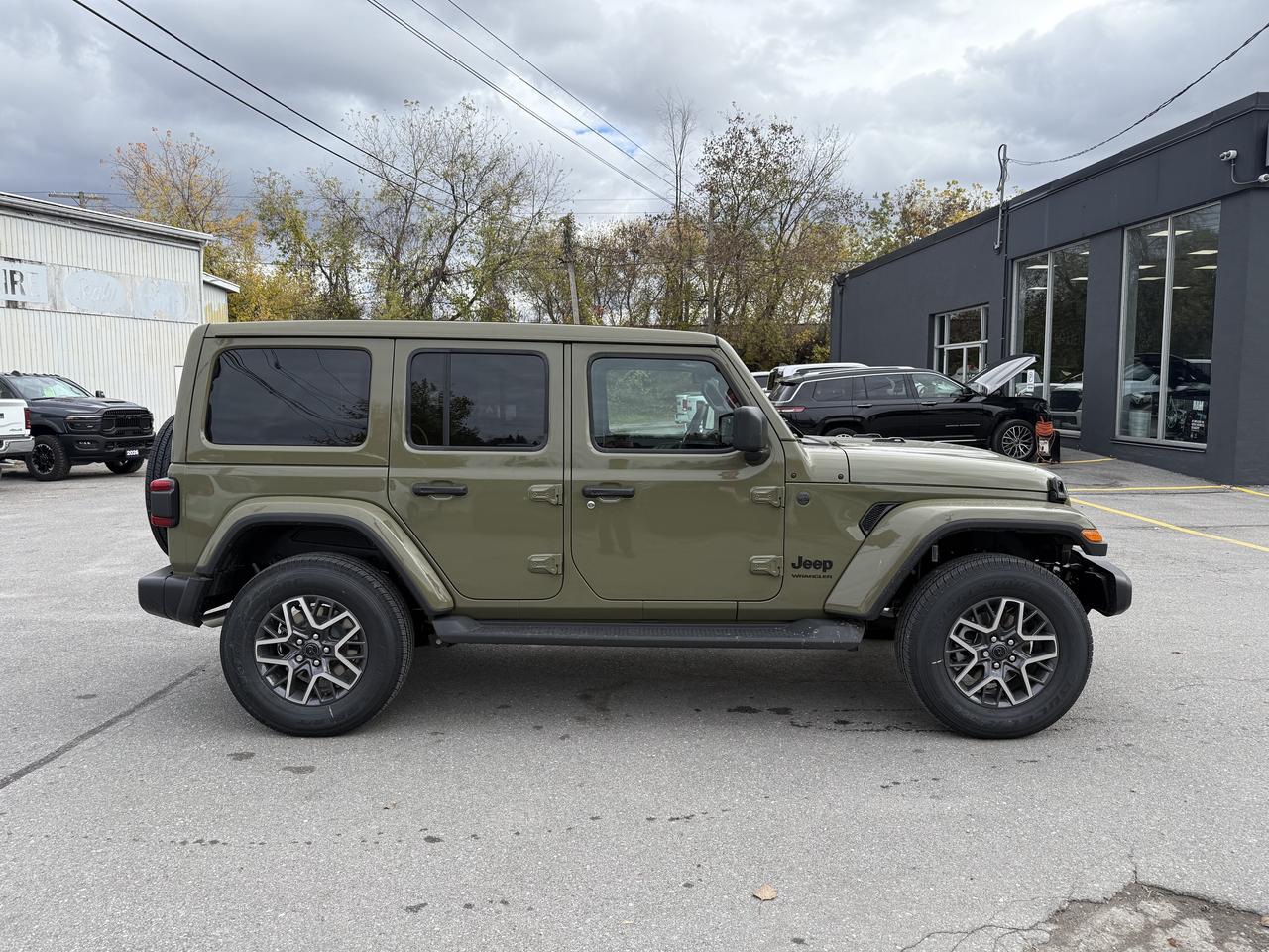 2026 Jeep Wrangler Sahara 4X4 4 Door - Sky Top! Photo