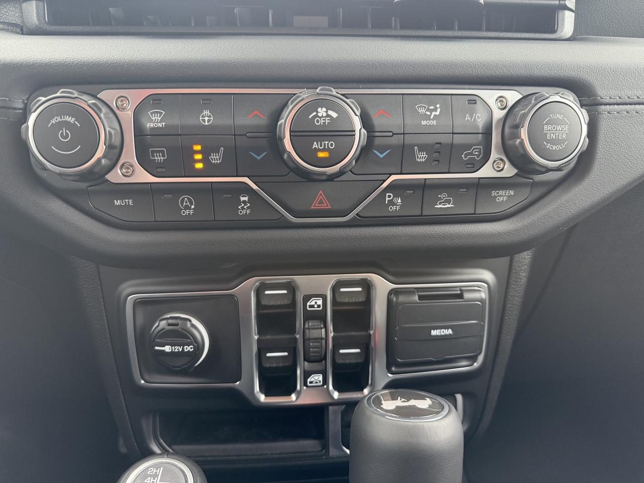 2026 Jeep Wrangler Sahara 4X4 4 Door - Sky Top! Photo