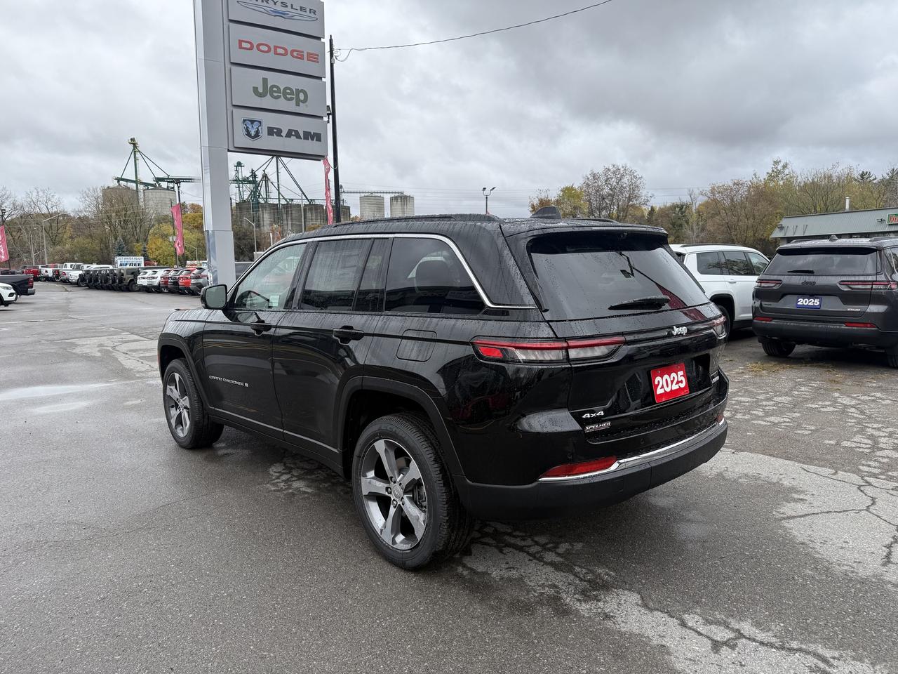 2025 Jeep Grand Cherokee LIMITED 4X4 Photo2
