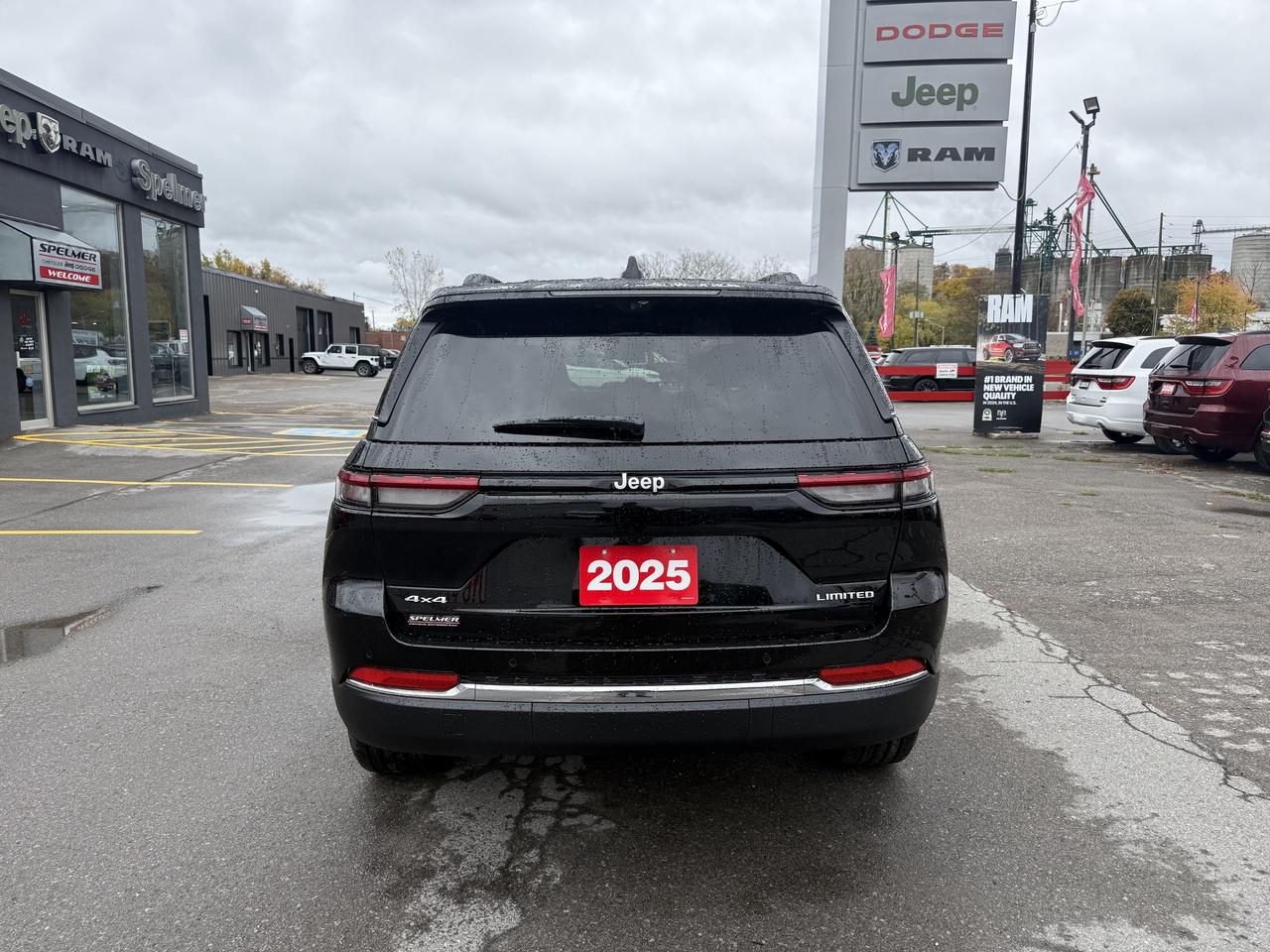 2025 Jeep Grand Cherokee LIMITED 4X4 Photo3