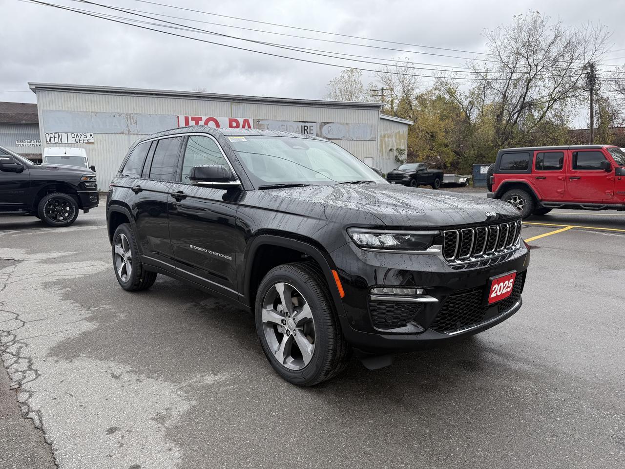 2025 Jeep Grand Cherokee LIMITED 4X4 Photo