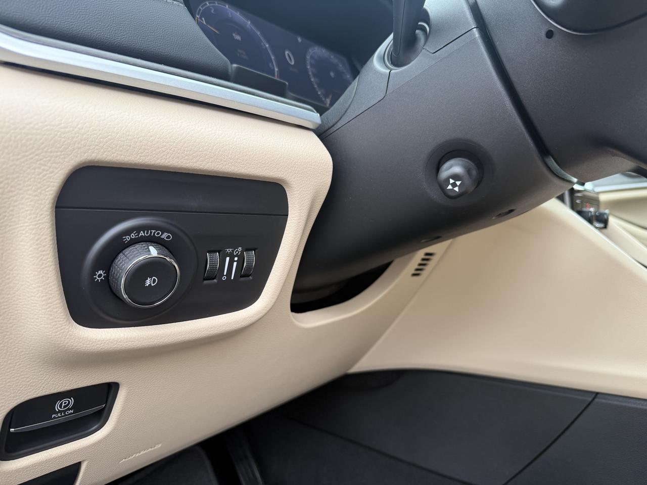 2025 Jeep Grand Cherokee LIMITED 4X4 Photo