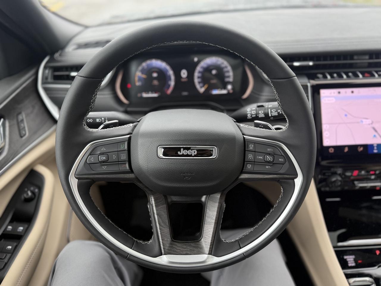 2025 Jeep Grand Cherokee LIMITED 4X4 Photo