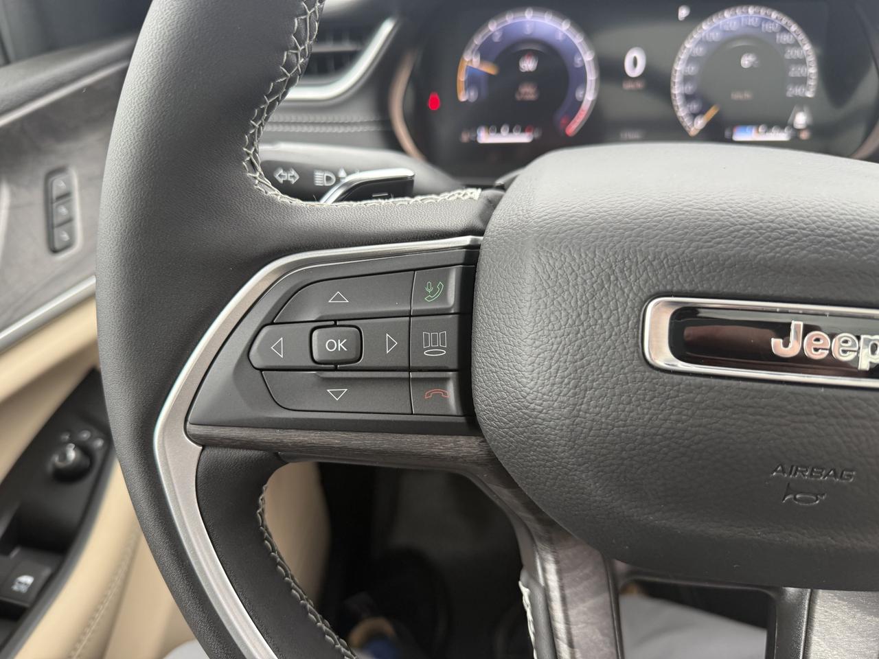 2025 Jeep Grand Cherokee LIMITED 4X4 Photo