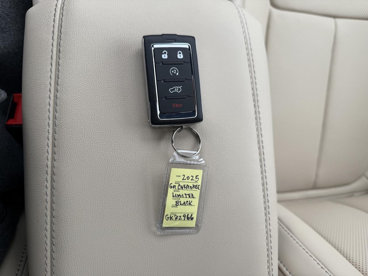 2025 Jeep Grand Cherokee LIMITED 4X4 Photo