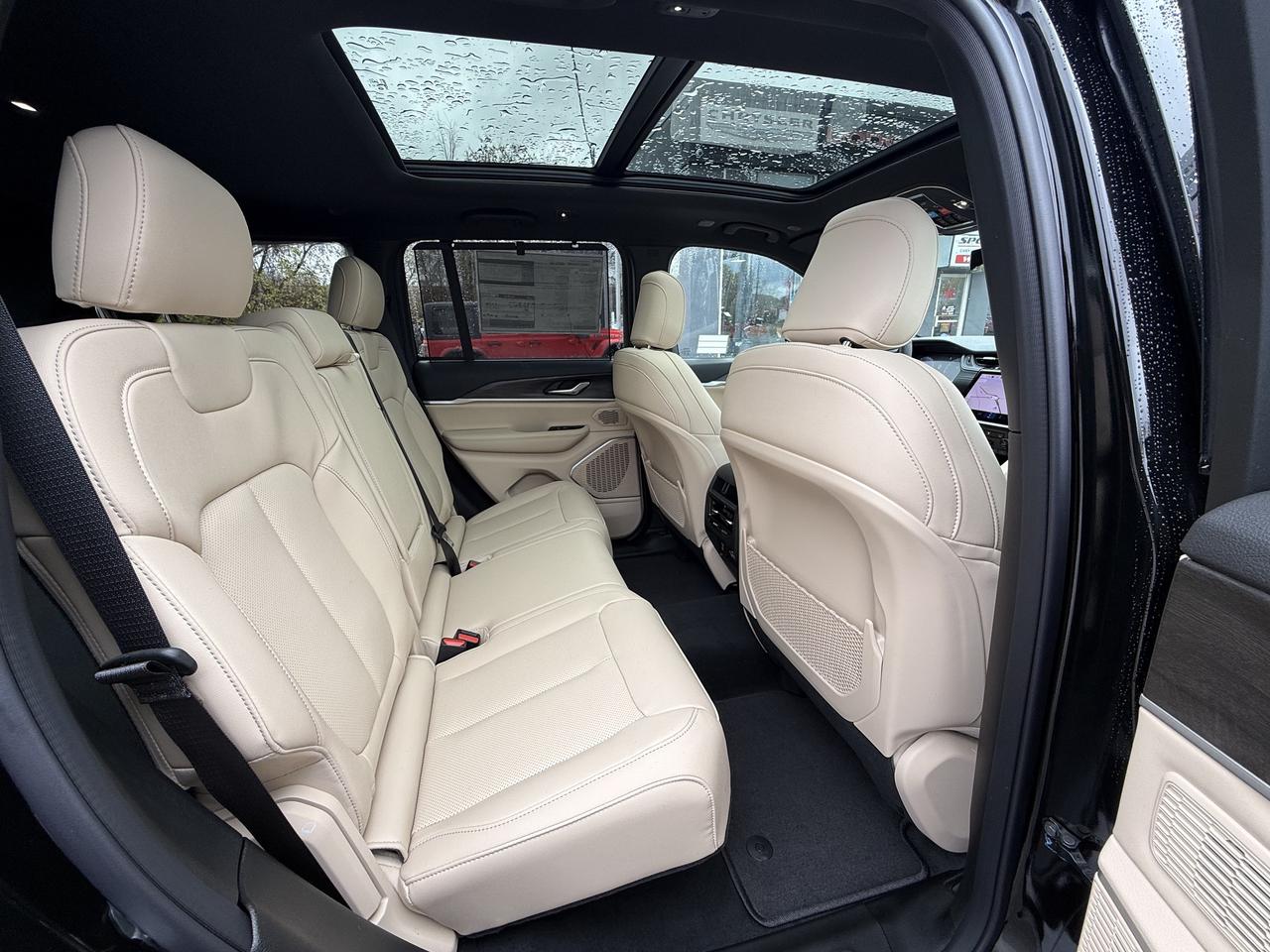 2025 Jeep Grand Cherokee LIMITED 4X4 Photo