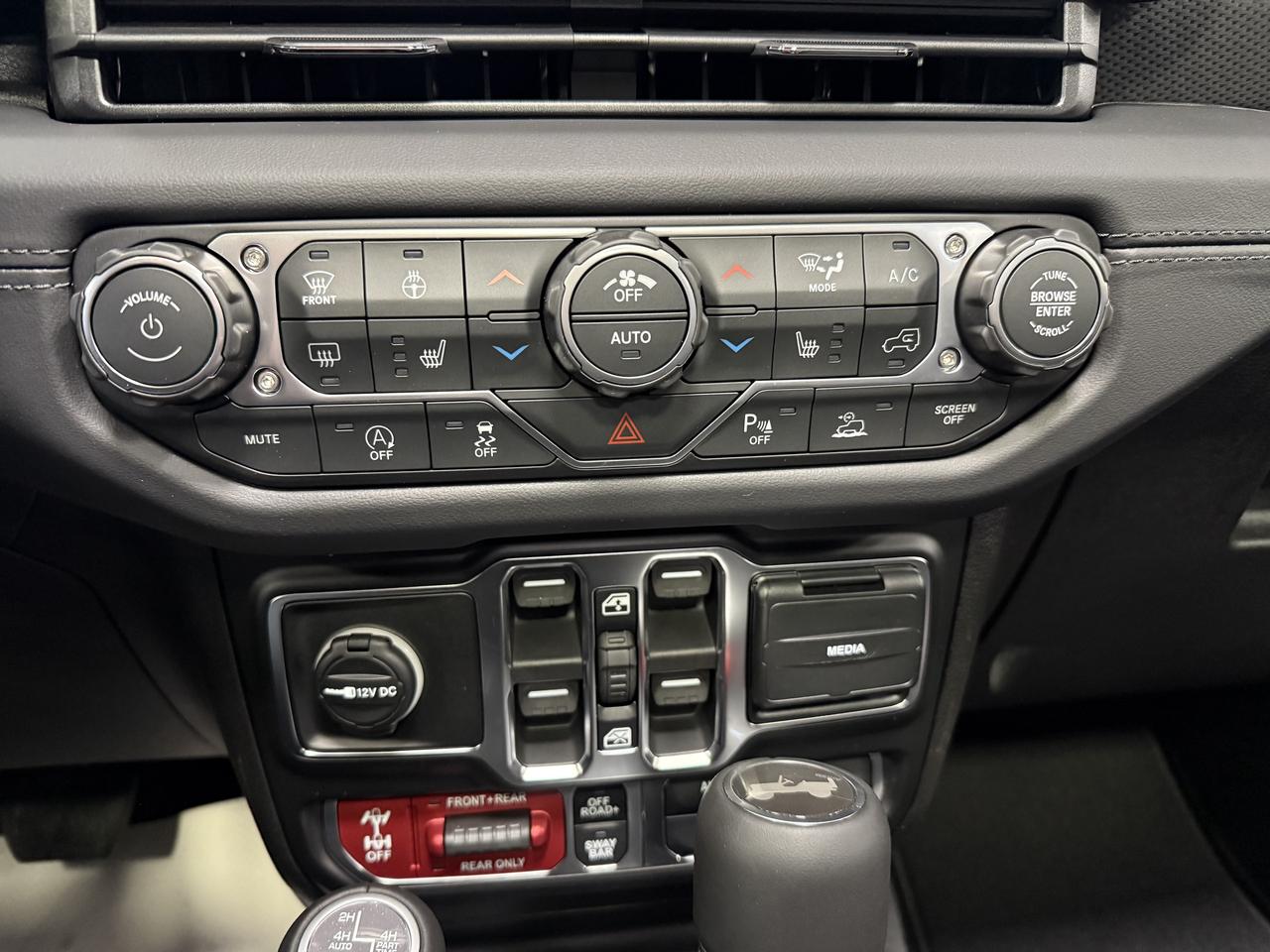 2026 Jeep Wrangler Rubicon X 4x4 Photo