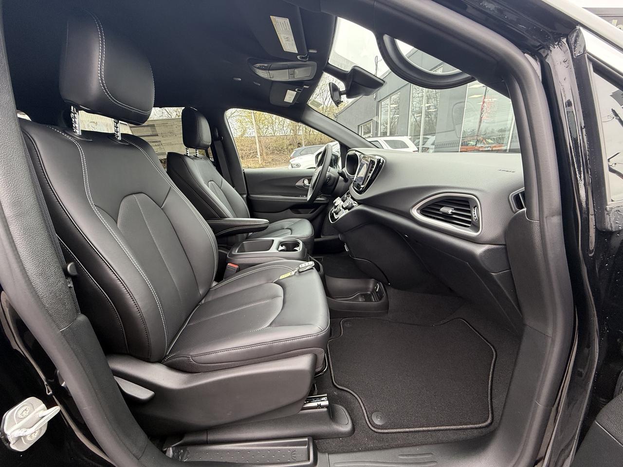 2026 Dodge Grand Caravan SXT Photo