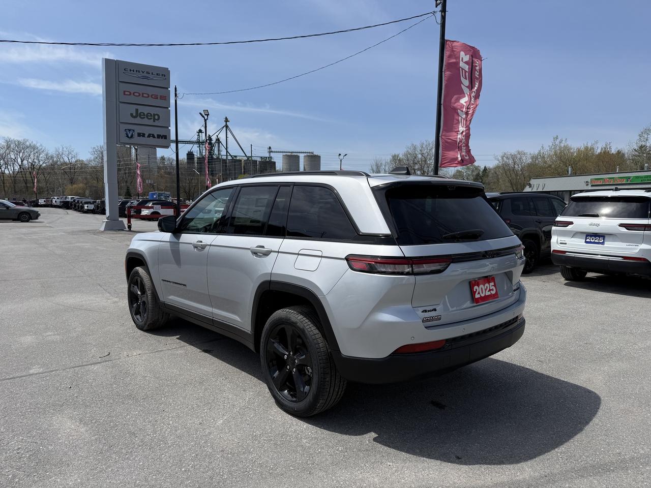 2025 Jeep Grand Cherokee LIMITED- PANOROOF-NAV- COOLED SEATS Photo
