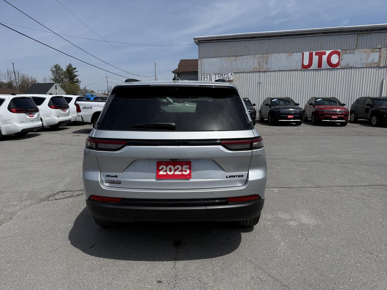 2025 Jeep Grand Cherokee LIMITED- PANOROOF-NAV- COOLED SEATS Photo