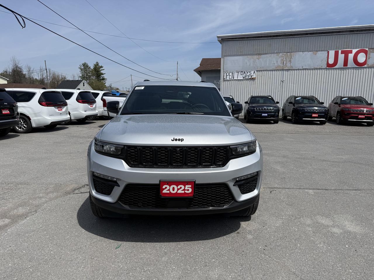 2025 Jeep Grand Cherokee LIMITED- PANOROOF-NAV- COOLED SEATS Photo