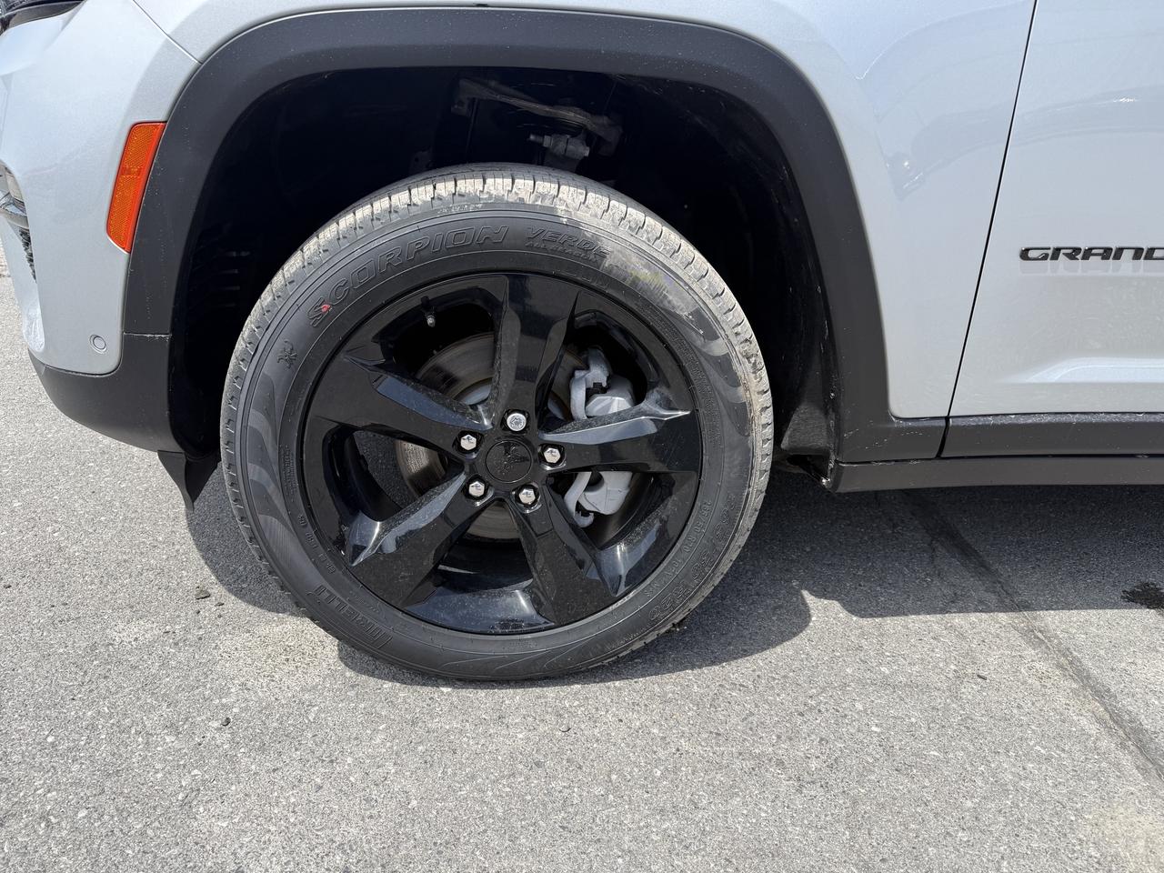 2025 Jeep Grand Cherokee LIMITED- PANOROOF-NAV- COOLED SEATS Photo
