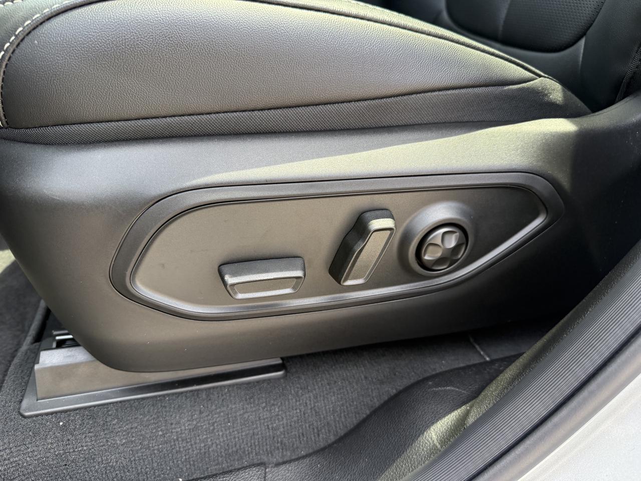 2025 Jeep Grand Cherokee LIMITED- PANOROOF-NAV- COOLED SEATS Photo