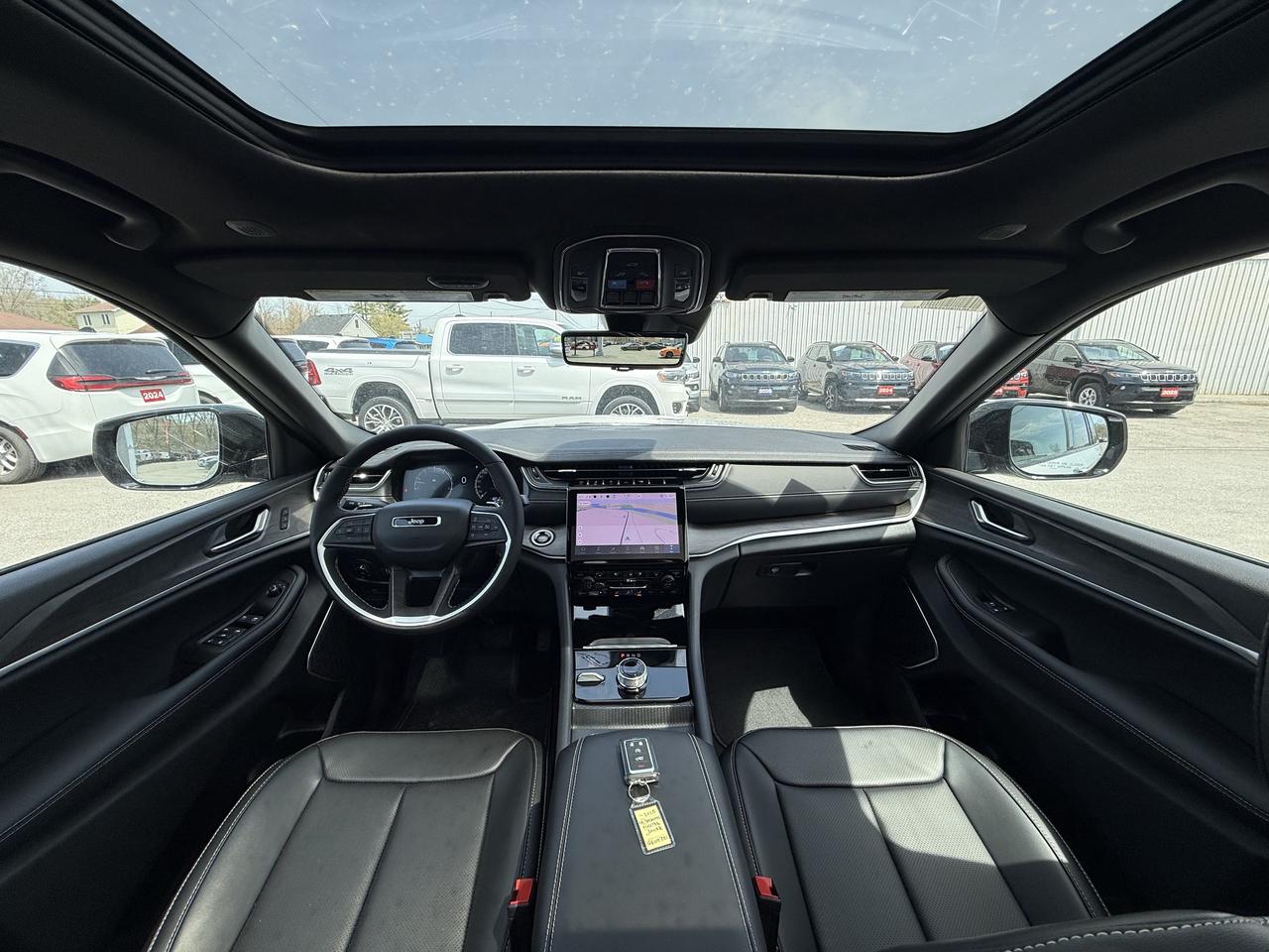 2025 Jeep Grand Cherokee LIMITED- PANOROOF-NAV- COOLED SEATS Photo