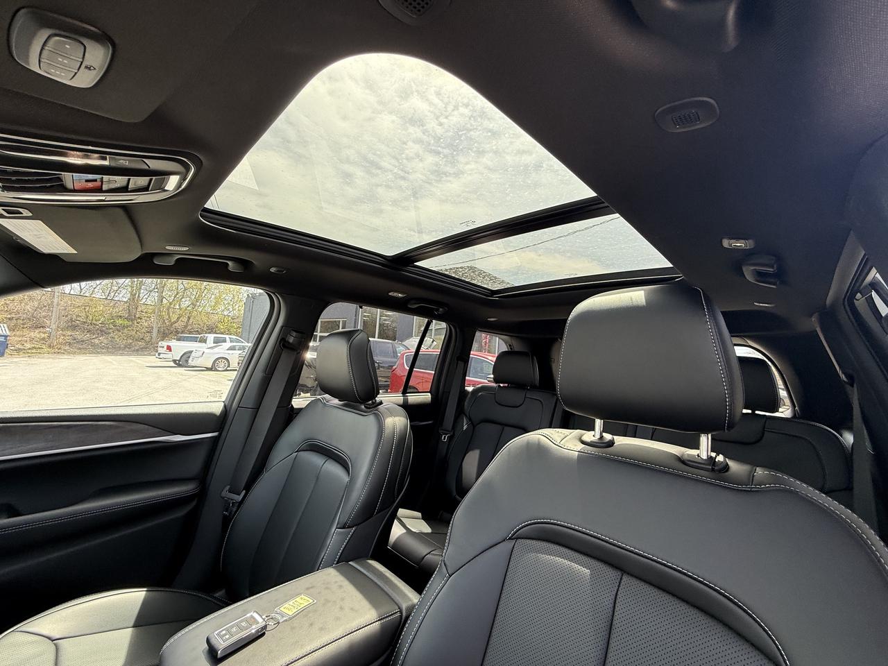 2025 Jeep Grand Cherokee LIMITED- PANOROOF-NAV- COOLED SEATS Photo