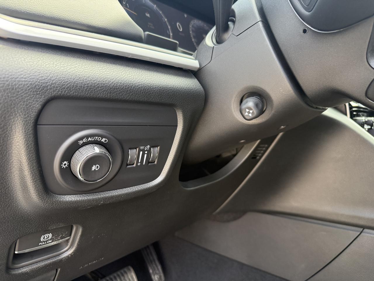 2025 Jeep Grand Cherokee LIMITED- PANOROOF-NAV- COOLED SEATS Photo