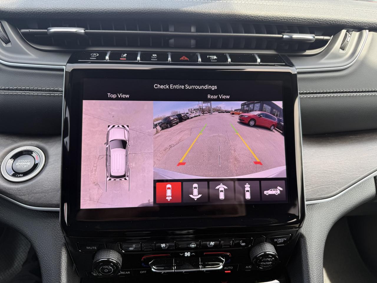 2025 Jeep Grand Cherokee LIMITED- PANOROOF-NAV- COOLED SEATS Photo