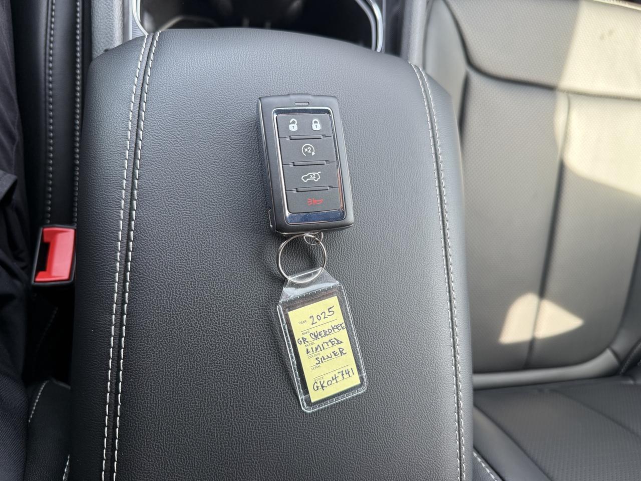 2025 Jeep Grand Cherokee LIMITED- PANOROOF-NAV- COOLED SEATS Photo