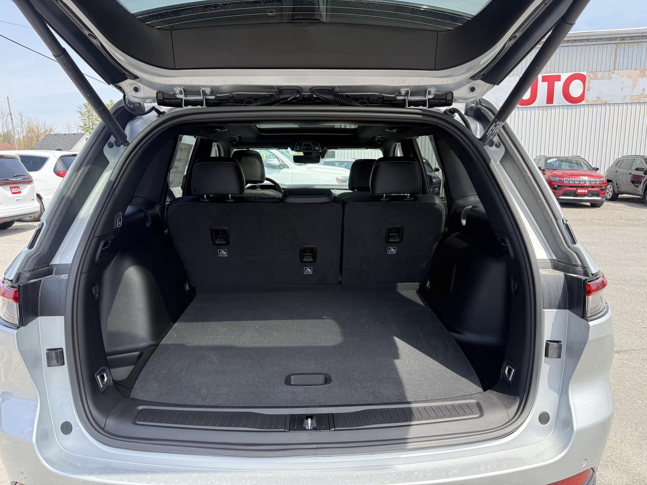 2025 Jeep Grand Cherokee LIMITED- PANOROOF-NAV- COOLED SEATS Photo