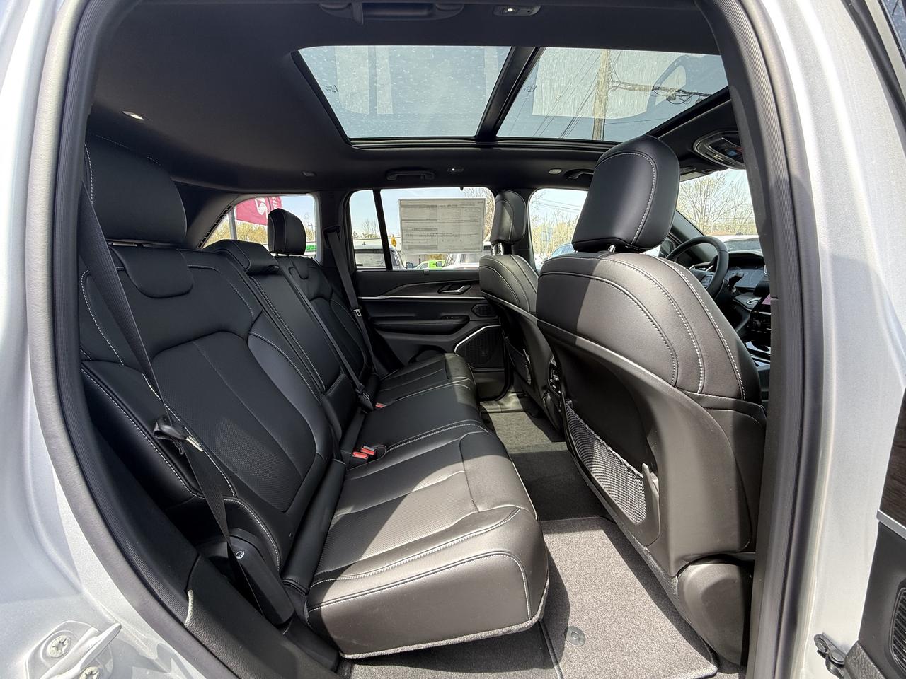 2025 Jeep Grand Cherokee LIMITED- PANOROOF-NAV- COOLED SEATS Photo