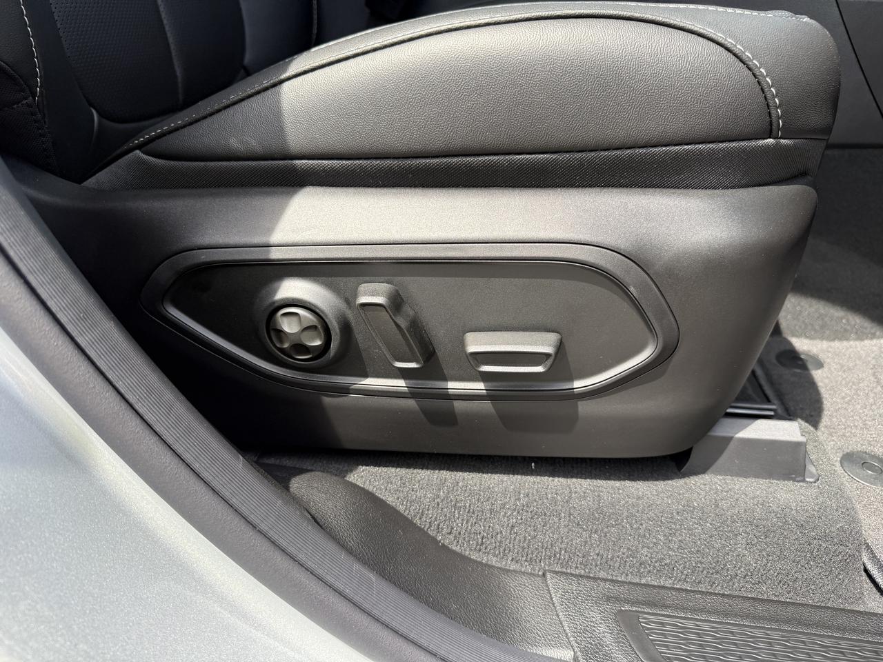 2025 Jeep Grand Cherokee LIMITED- PANOROOF-NAV- COOLED SEATS Photo