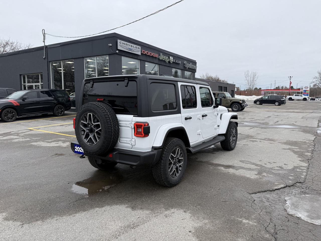 2026 Jeep Wrangler Sahara 4X4 - Mckinley Leather Seats! Photo4