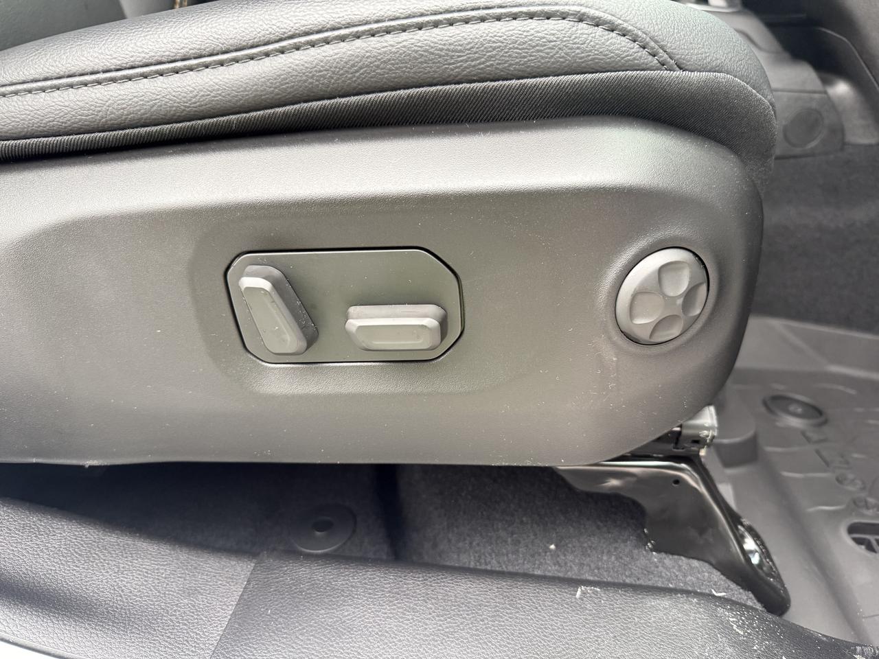 2026 Jeep Wrangler Sahara 4X4 - Mckinley Leather Seats! Photo