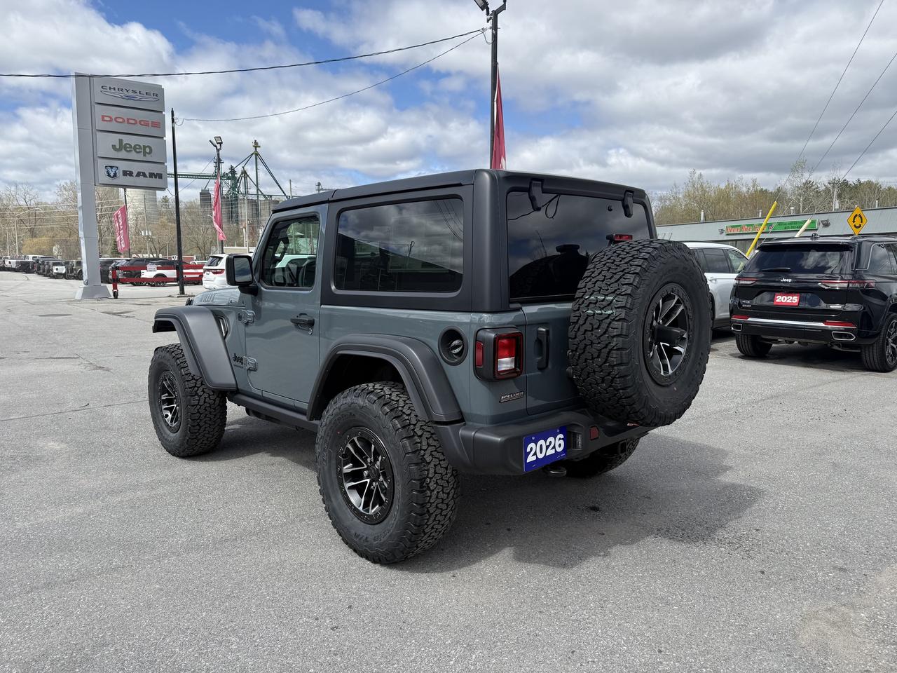 2026 Jeep Wrangler 35 INCH TIRES - HEATED LEATHER - SPORTY SHORTY!!! Photo