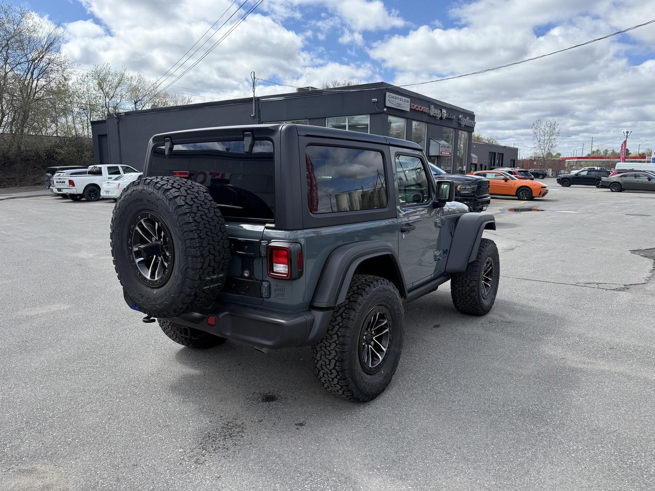 2026 Jeep Wrangler 35 INCH TIRES - HEATED LEATHER - SPORTY SHORTY!!! Photo4
