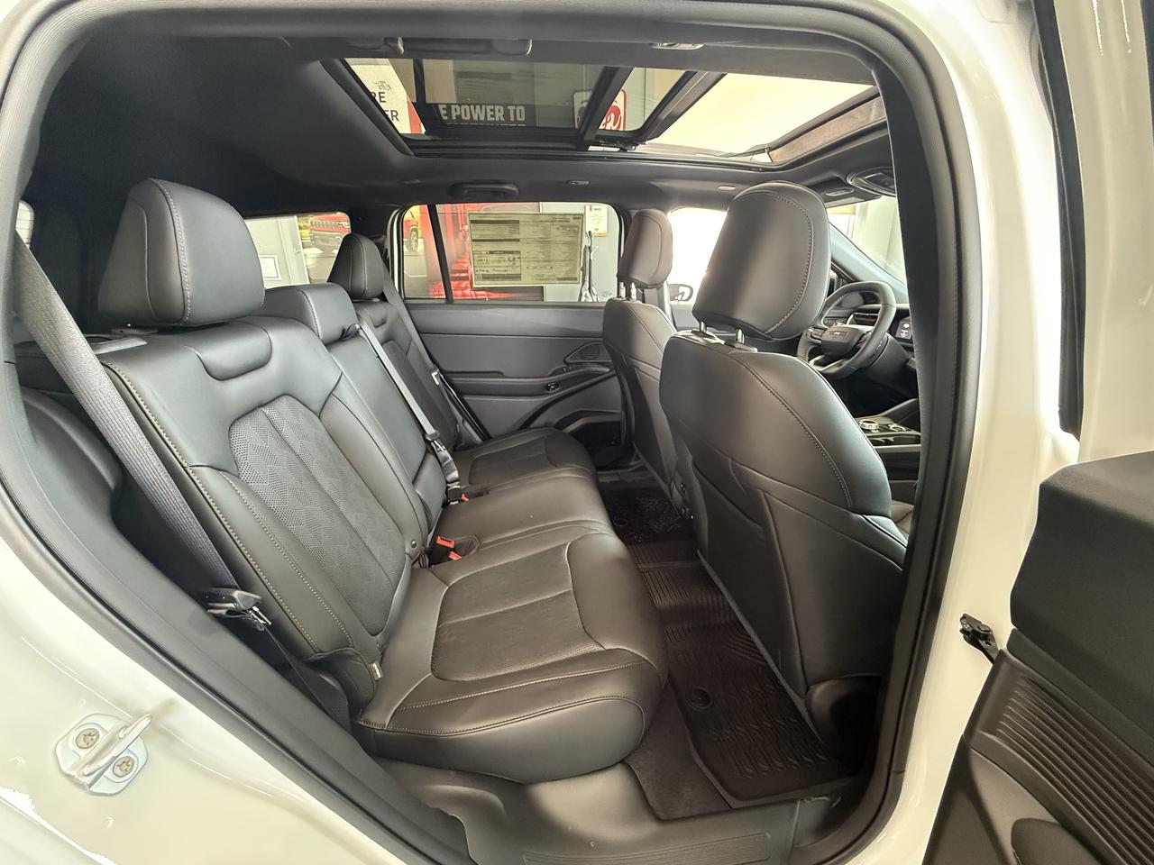 2026 Jeep Cherokee ALL NEW  OVERLAND 4X4 HYBRID. TOP OF THE LINE. Photo