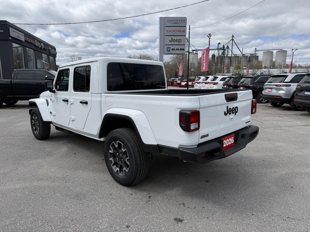 2026 Jeep Gladiator Sahara 4X4 - Spray in bedliner! Photo2