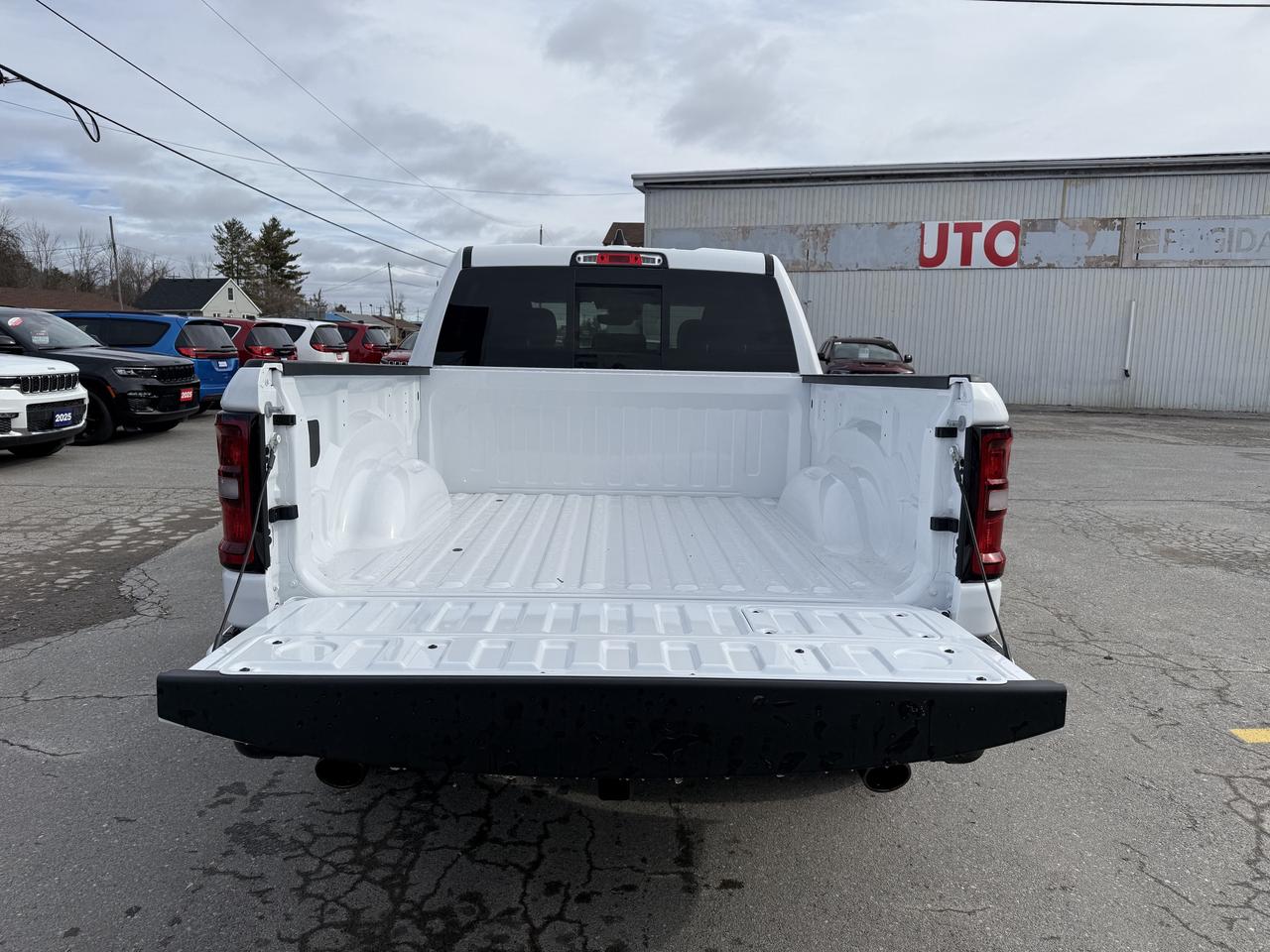 2026 RAM 1500 Sport Crew Cab 4X4 - HEMI ENGINE!!! Photo4