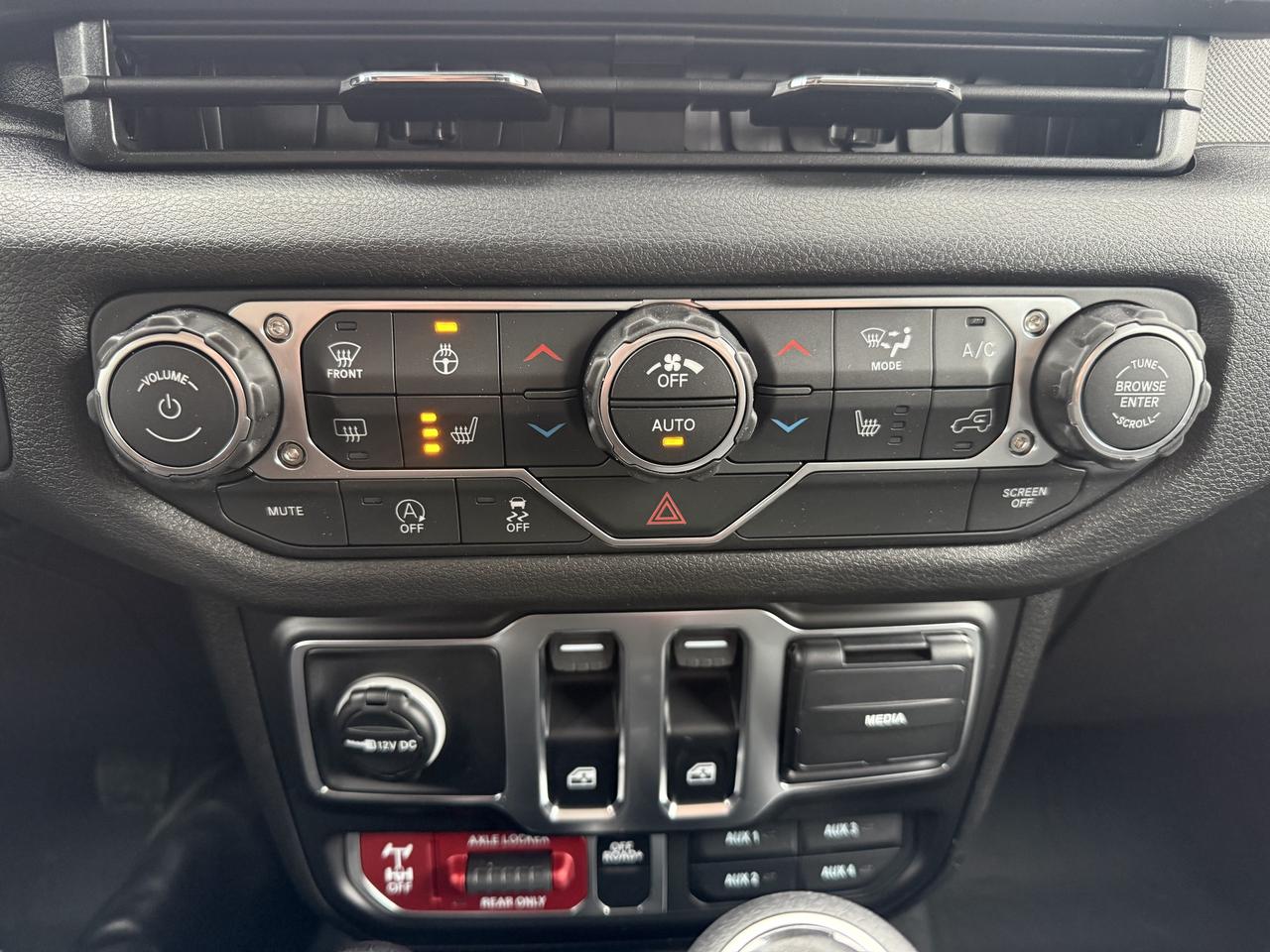 2026 Jeep Wrangler Willys 4X4 - Manual! Photo
