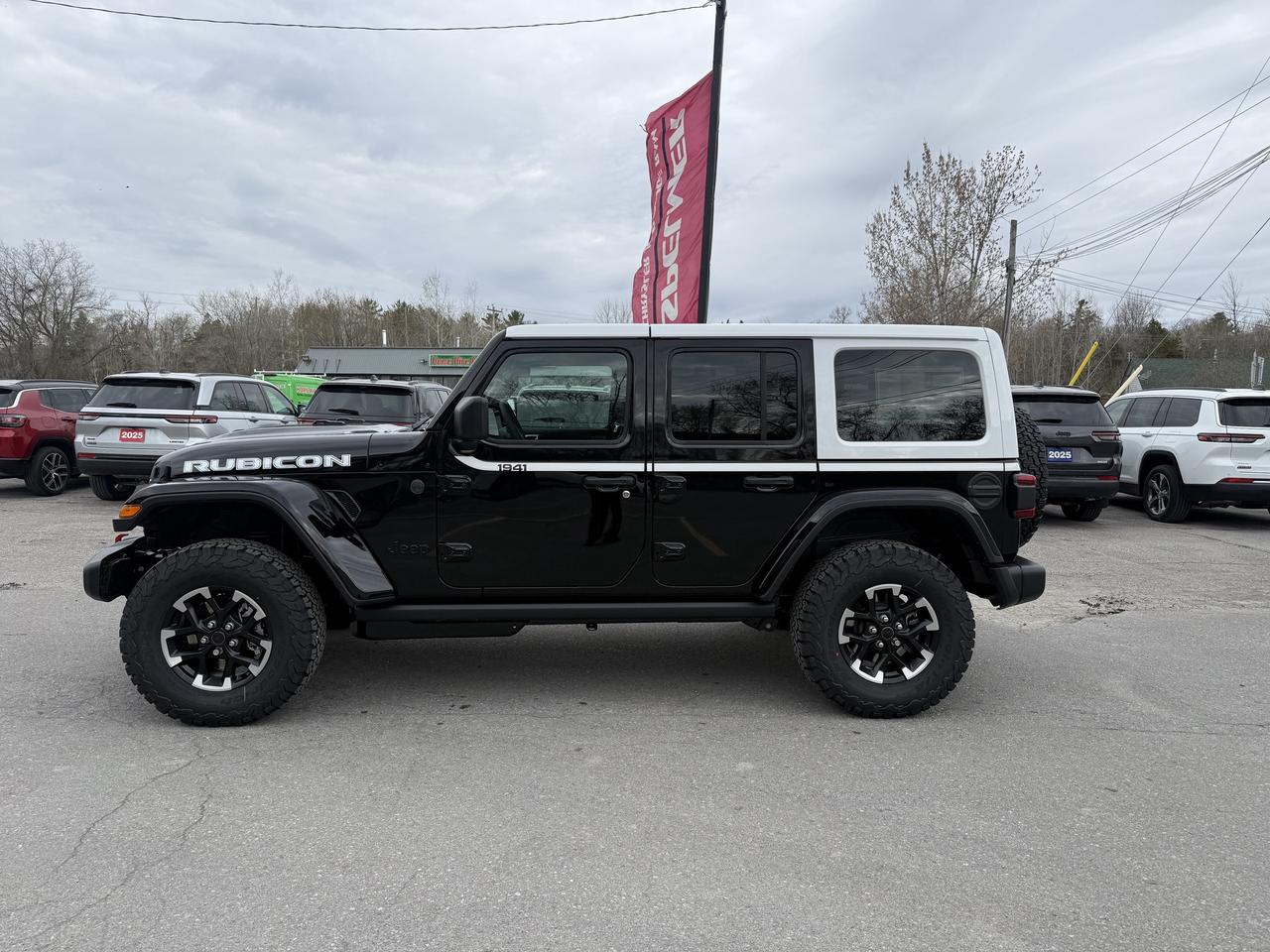 2026 Jeep Wrangler Rubicon 4 door 4X4 - Whitecap Package - Manual! Photo