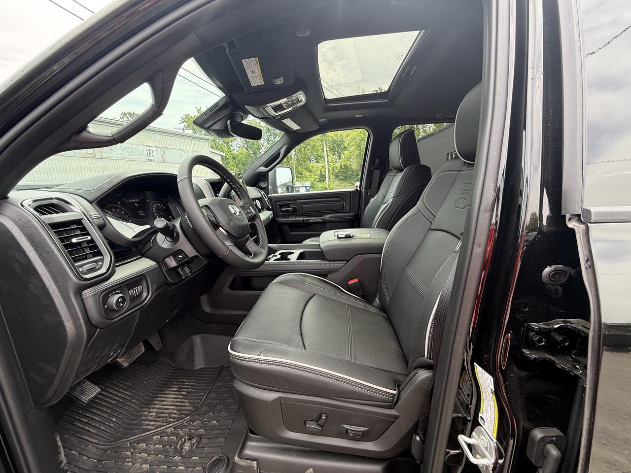 2026 RAM 2500 REBEL CREW CAB 4X4 Photo