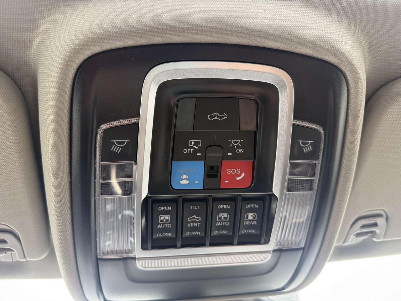 2026 RAM 1500 Longhorn Crew Cab 4X4 - Hemi Photo